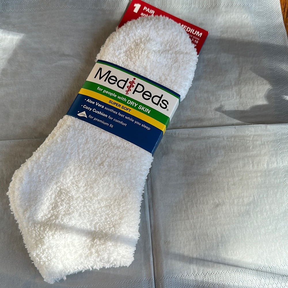 Med Peds  White 1 Pair Super Soft Anklet Socks Medium NWT